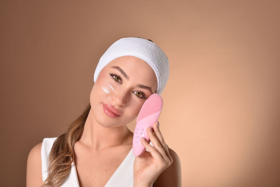 BLUSH Silicone Face Brush