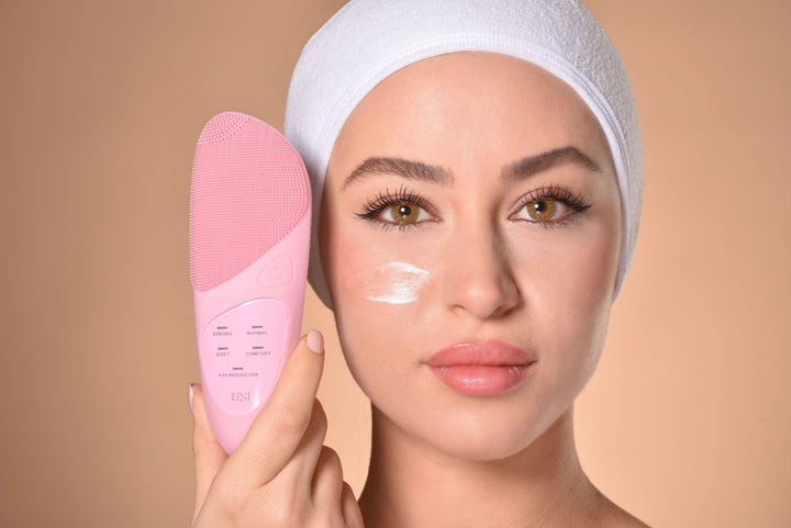 BLUSH Silicone Face Brush